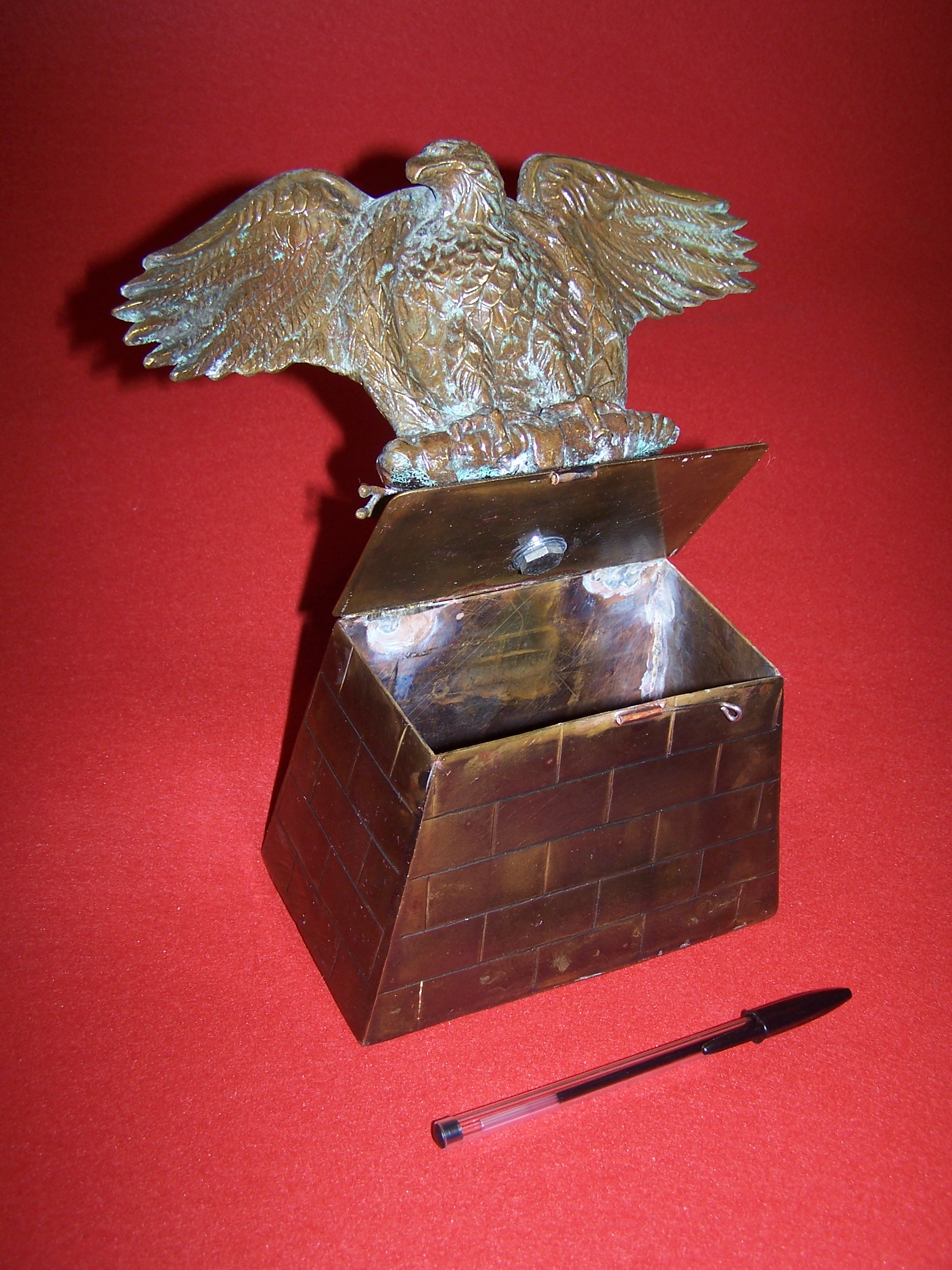 Aigle Napoléon, avec boite range stylo plume
